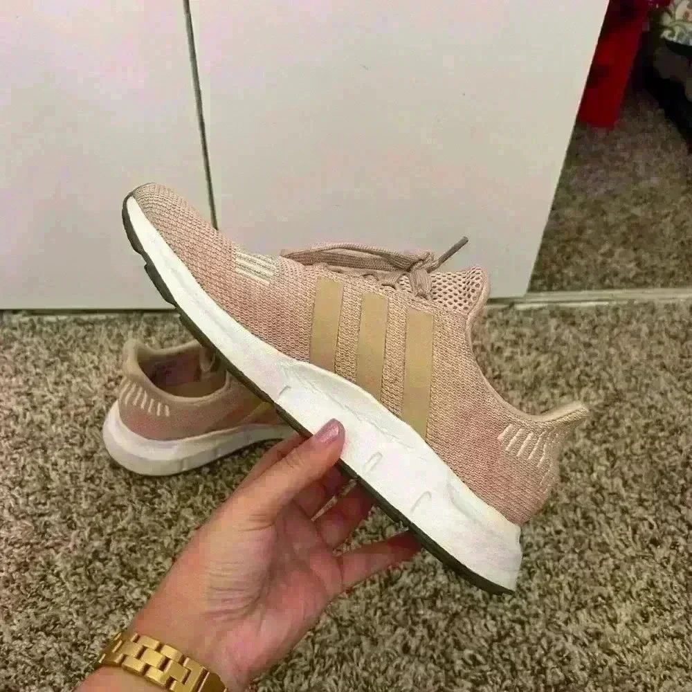 Adidas’s pale pink tennis shoes sneakers - Picture 7 of 11